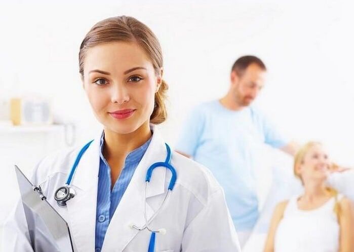médico que trata a dor de cadeira